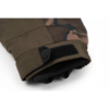 Fox-Tri-Layer-5 Detalle De Manga De Una Chaqueta Fox Aquos, Una Chaqueta De Pesca Impermeable