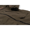 Fox-Tri-Layer-6 Detalle De Ajuste De Una Chaqueta Fox Aquos, Una Chaqueta De Pesca Impermeable