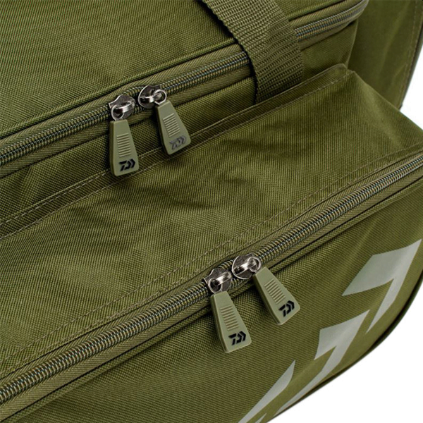 DAIWA BLACK LOW LEVEL CARRYALL 2 DAIWA BLACK LOW LEVEL CARRYALL 2