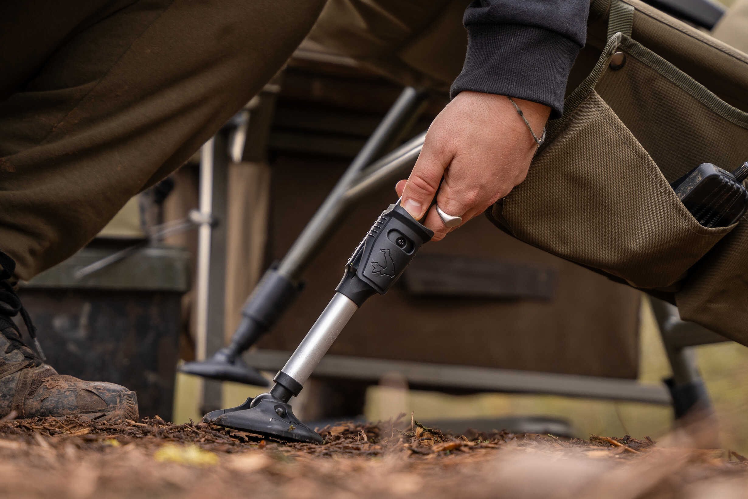 AVID CARP REVOLVE ARMCHAIR 7 AVID CARP REVOLVE ARMCHAIR 7