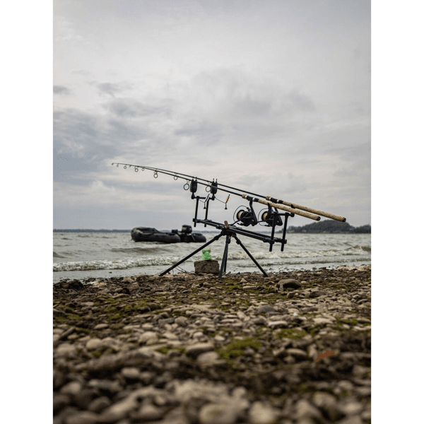 GIANTS LUXURY TRIPOD 8 Giants Fishing Luxury Rod pod