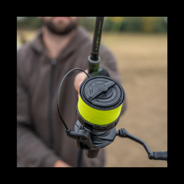 AVID CARP REVOLVE SPOD 5 Avid Carp Revolve Spod - detalle freno frontal y manivela