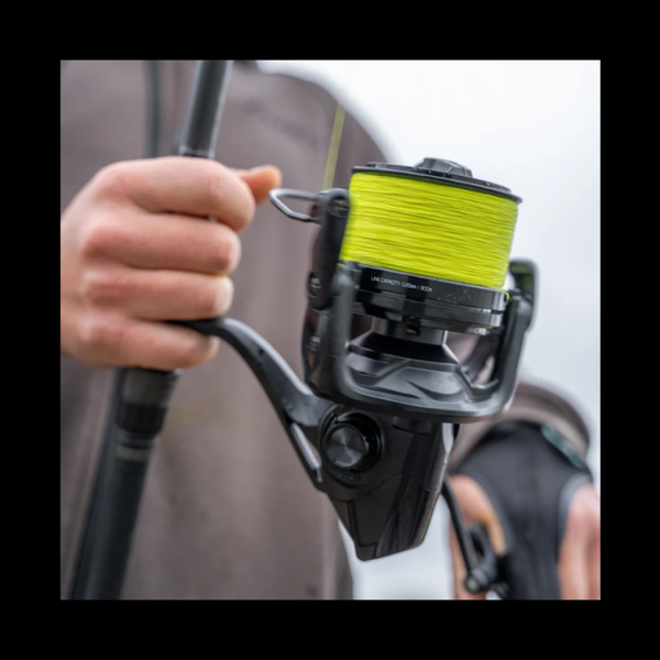 AVID CARP REVOLVE SPOD 6 Carrete Avid Carp Revolve Spod en uso carpfishing