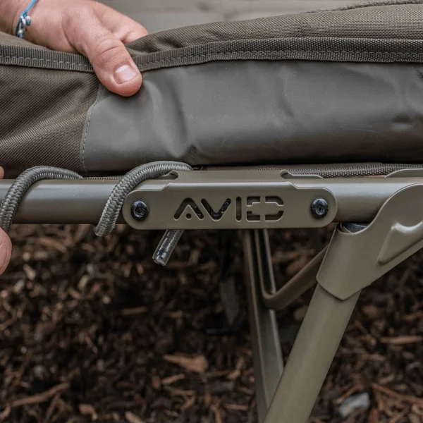 Avid Carp Benchmark LevelTech System colchón viscoelástico y patas LevelTech