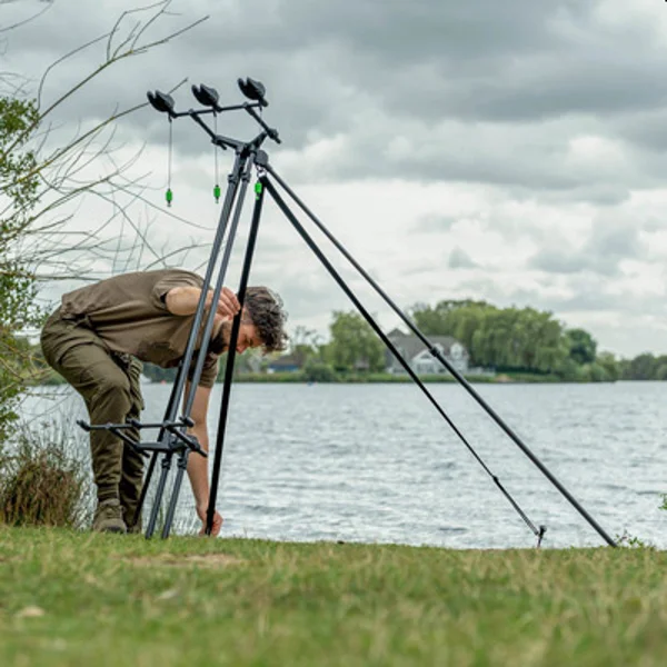 Avid Carp Extremity Pod con 4 patas direccionables y Lok Down Cam