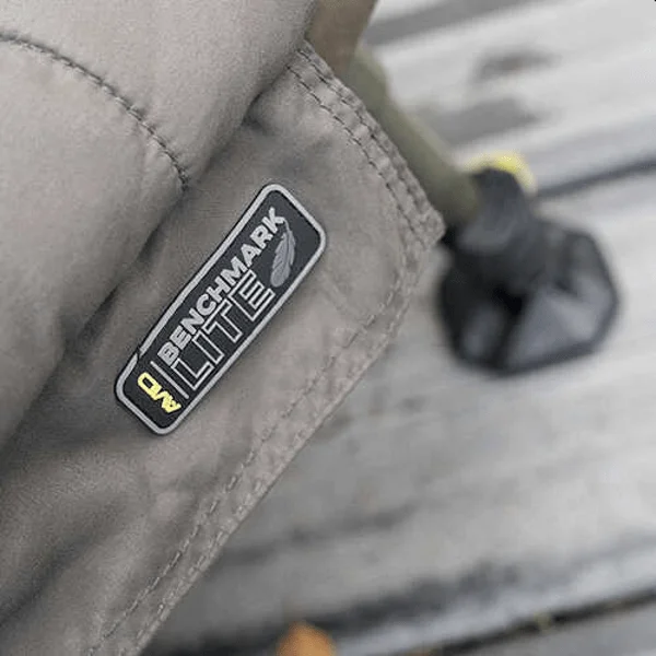 Avid Carp Benchmark Lite Memory Foam System con saco de dormir 3 estaciones