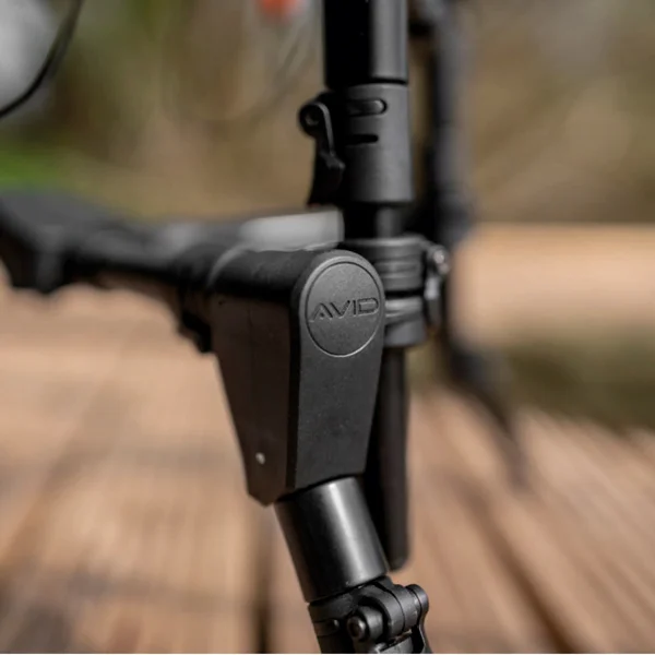 Avid Carp Lok Down Compact Pod con barra central doble ajustable