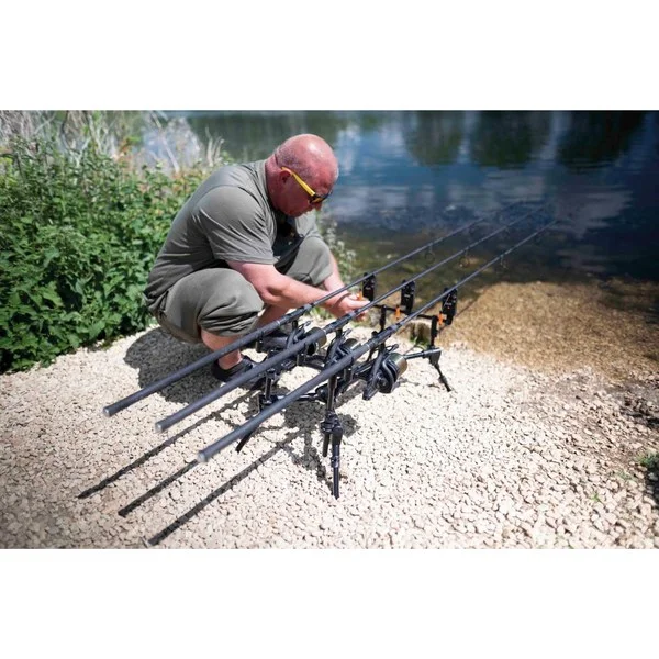 Avid Carp Lok Down Compact Pod con barra central doble ajustable