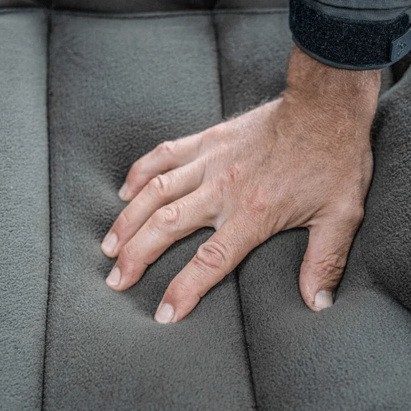 Avid Carp Benchmark Memory Foam Recliner estructura de aluminio y patas ajustables
