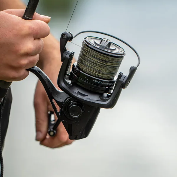 Carrete Avid Carp Revolve 12000 fd de gran capacidad para larga distancia