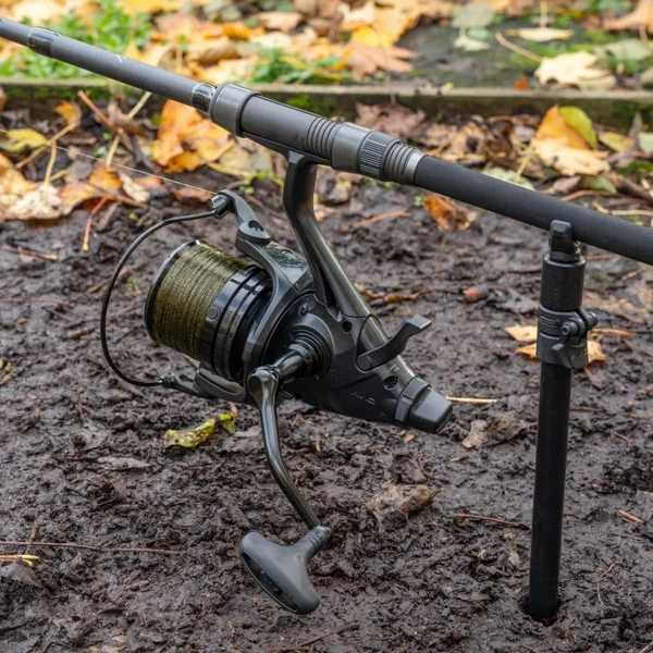 Carrete Avid Carp Revolve 8000 fs de formato 8000 y cuerpo de grafito