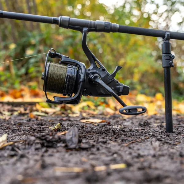 Carrete Avid Carp Revolve 8000 fs de formato 8000 y cuerpo de grafito