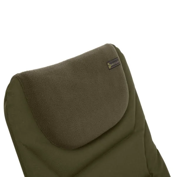 Avid Carp Silla Revolve Armchair con estructura de aluminio y apoyabrazos abatibles