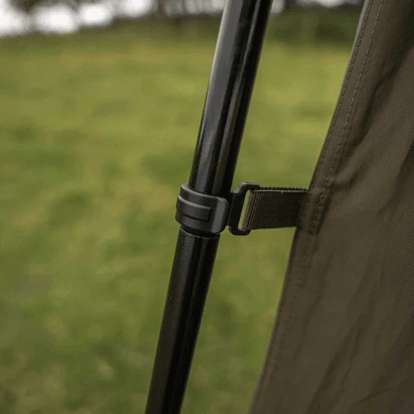 Avid Carp Revolve Screen House con ventana de tres posiciones y puertas laterales