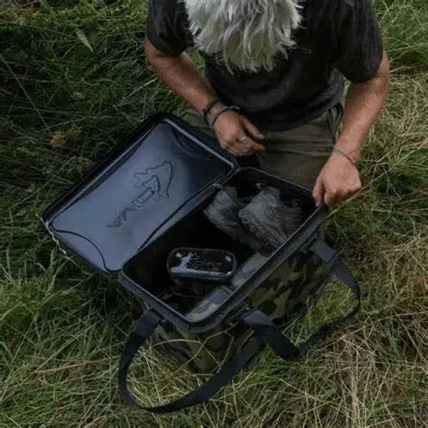 Avid Carp Stormshield Pro Carryall XL mantiene seco el equipo
