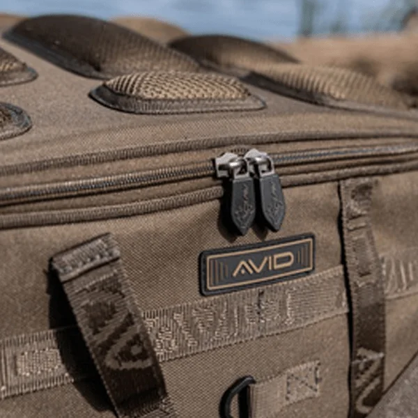 Avid Carp Compound Ruckbag espaciosa para llevar a la espalda