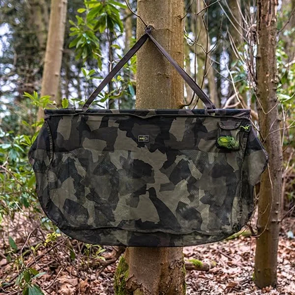 Avid Carp Recovery Sling mantiene la carpa segura en el agua