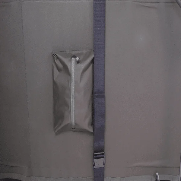 Detalle de la funda del saco de dormir para carpfishing Blax 3