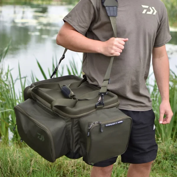 Bolso Daiwa Infinity System Carryall con tapa de preparación