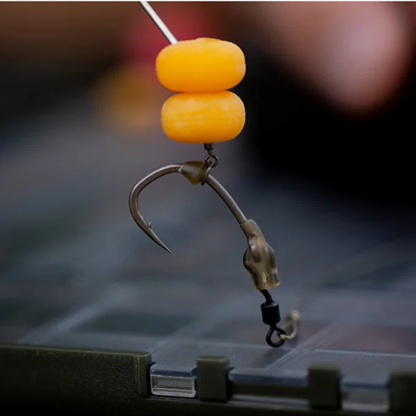 FOX ARMAPOINT SUPER WIDE GAPE INTURNED EYE. 2