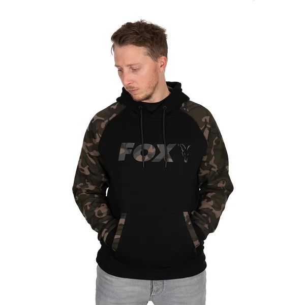 Fox Raglan Sudadera Black/Camo con capucha carpfishing