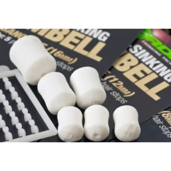 Korda Pop-up Dumbell Banoffee montado en el pelo como topper