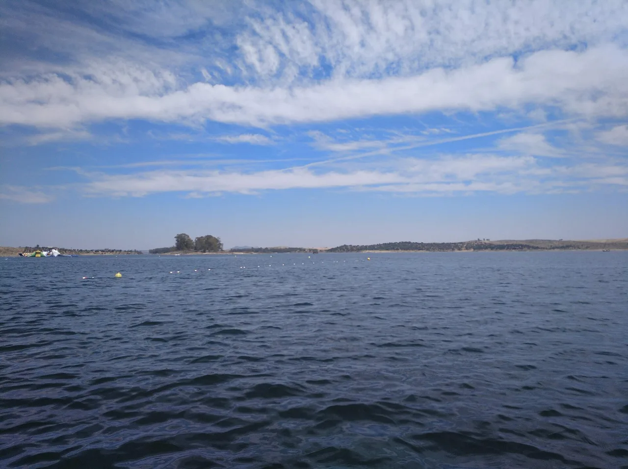 Carpfishing En Orellana: Guía Completa Para Localizar Y Pescar Sus Carpas 4 Orilla Del Embalse De Orellana Para Carpfishing