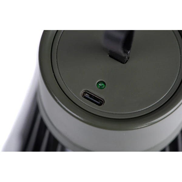 Puerto de carga USB-C y testigo LED en la tapa del Fox Mozzy Zapper