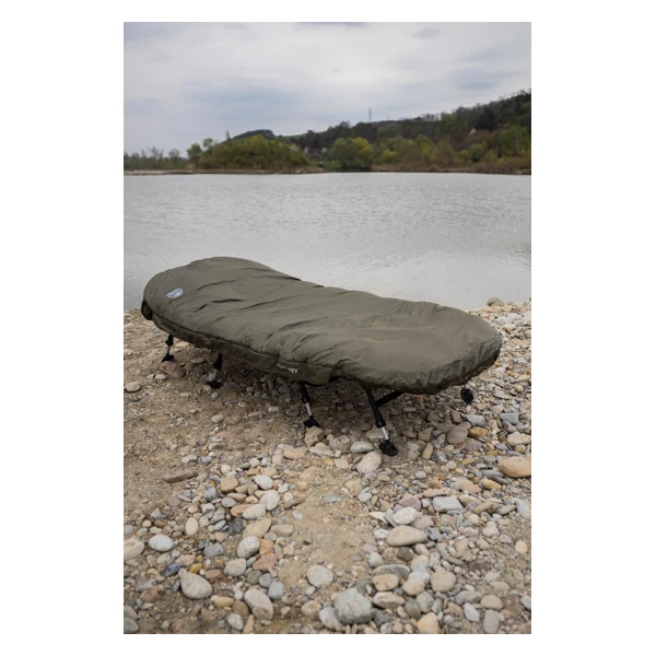 Giants Fishing 5 Season Luxury Sleeping Bag en la orilla Giants Fishing 5 Season Luxury Sleeping Bag en la orilla