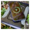 Solar Tackle S-Tron Powerpack 48K Cargando Un Movil Sin Cables