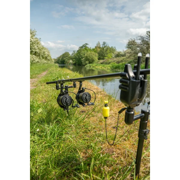 Carrete Avid Carp EX-Cast 10000 en uso 4