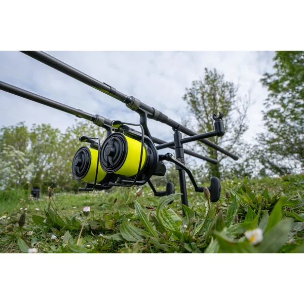 Carrete Avid Carp EX-Cast 14000 carrete en la caña