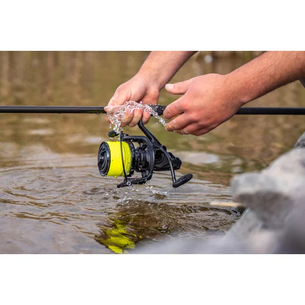 Carrete Avid Carp EX-Cast 14000 en uso 4